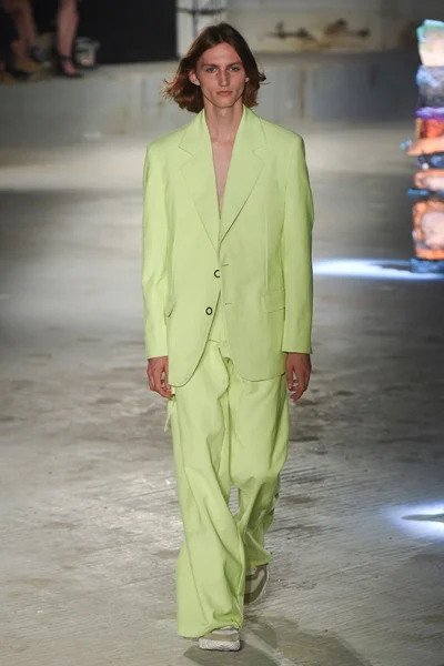 Look 3